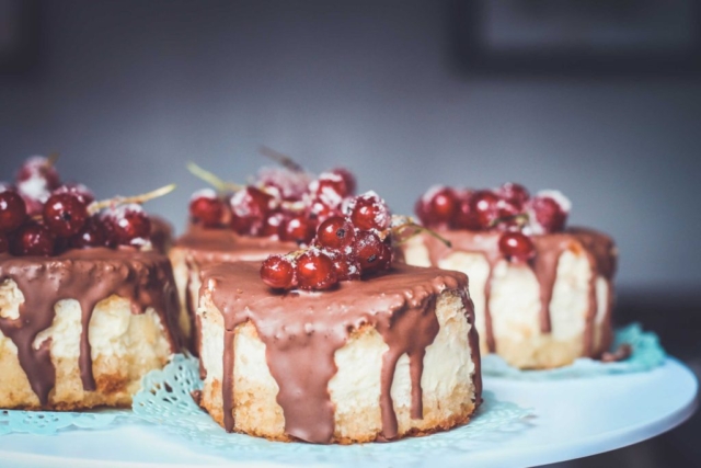 cranberry-chocolate-cheesecakes